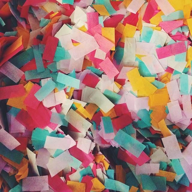 Throwing Paper Confetti Rainbow Colors Circle Round Paper Confetti for Party