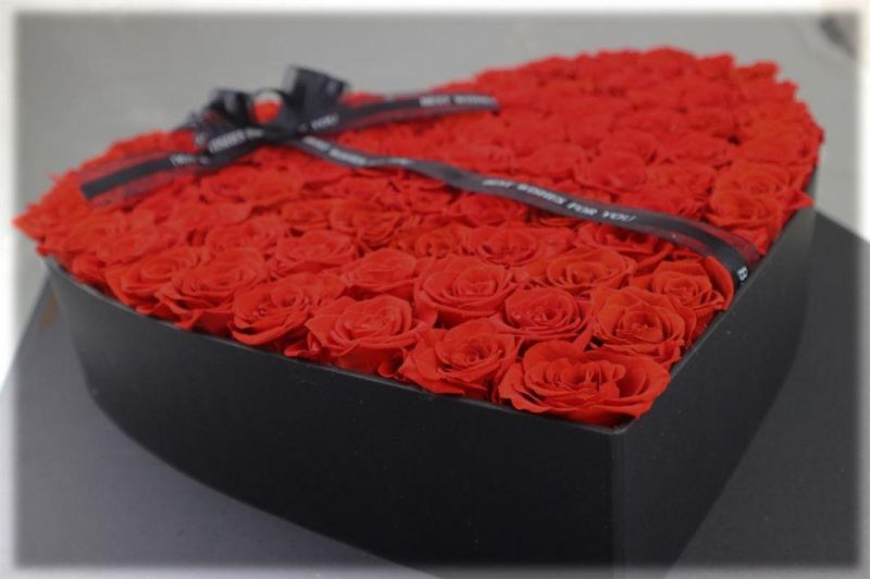 Japanese Technology Beautiful and Romantic Valentines′ Day Wedding Gift Preserved Roses Flower 99 Roses in Large Heart Gift Box