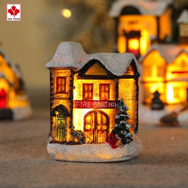 New Amazon Hot Sale Holiday Souvenirs Mini House Status Models Resin Christmas Village Set for Home Decoration