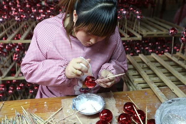 White Glue Effect Glitter Plastic Christmas Ball