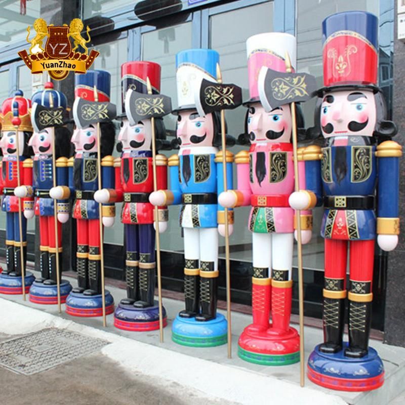 China Factory Wholesale High Quality Customized Size Resin Fiberglass Nutcrackers Soldiers