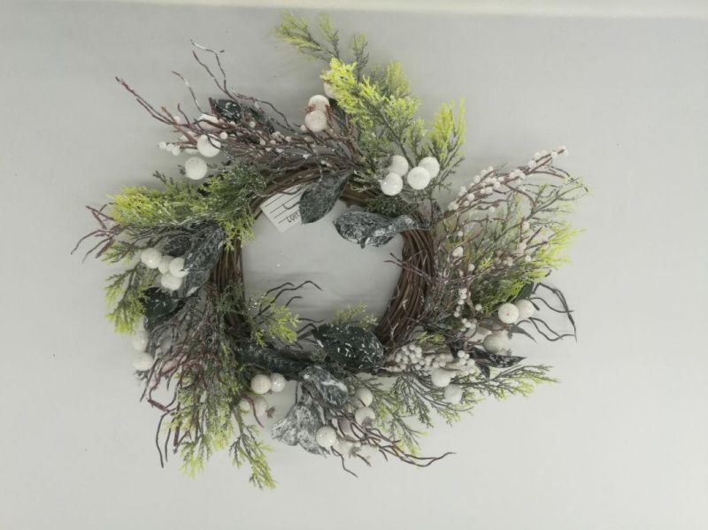 Top Quality Artificial Christmas Glitters Ornament Wreaths with Poinsettia Flowers for Xmas Decoration