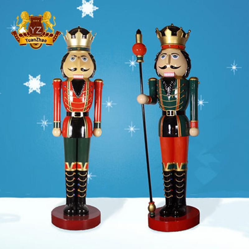 China Factory Direct Supply Customized Size Resin Fiberglass Nutcracker Soldiers for Christmas Decoration