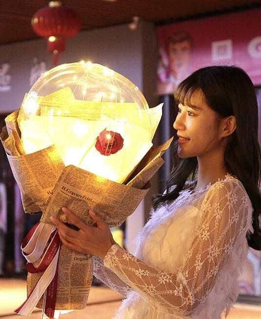 Valentine′s LED Bobo Balloons with Artificial Rose Flower for Wedding Party Decoration