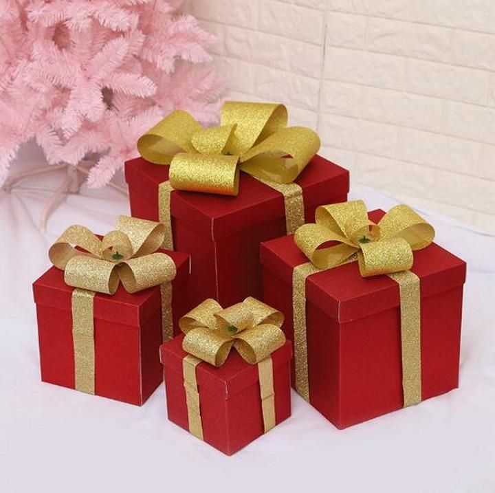 Shopping Mall Showcase Christmas Tree Displays Frosted Gift Boxes