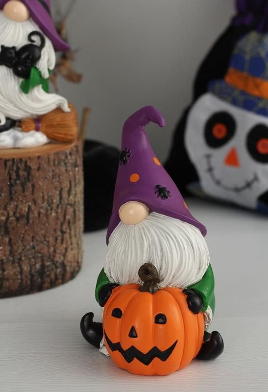 Latest Style Wholesale Custom High Quality Party Accessories Craft Halloween Resin Gandalf on Pumpkin