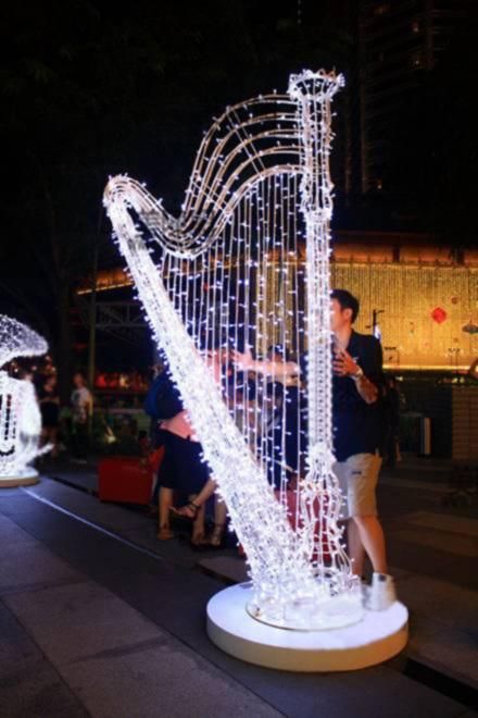 Outdoor LED Christmas Figures Musical Instrument Sculpture Motif Lights