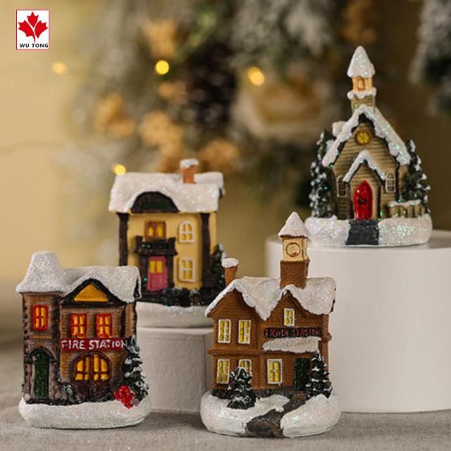 New Amazon Hot Sale Holiday Souvenirs Mini House Status Models Resin Christmas Village Set for Home Decoration