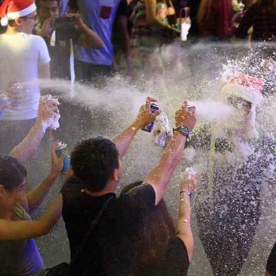 Artificial Gun Spray Snow Spray Foam Party Spray Carnival Foam for Party