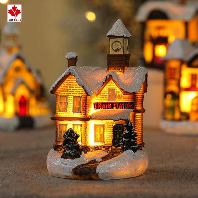 New Amazon Hot Sale Holiday Souvenirs Mini House Status Models Resin Christmas Village Set for Home Decoration